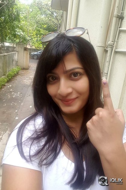 Celebrities-Cast-Vote-in-TN-Elections